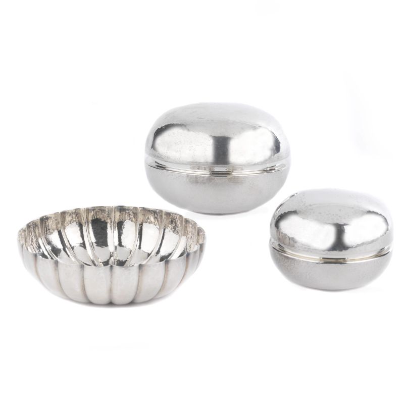 MARIO BUCCELLATI, A LITTLE STERLING CUP AND GIANMARIA BUCCELLATI TWO STERLING BOX, 20TH CENTURY  - Auction TIME AUCTION| SILVER - Pandolfini Casa d'Aste