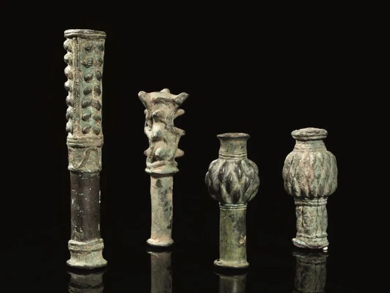 QUATTRO TESTE DI MAZZA IN BRONZO  - Asta Reperti Archeologici - Pandolfini Casa d'Aste