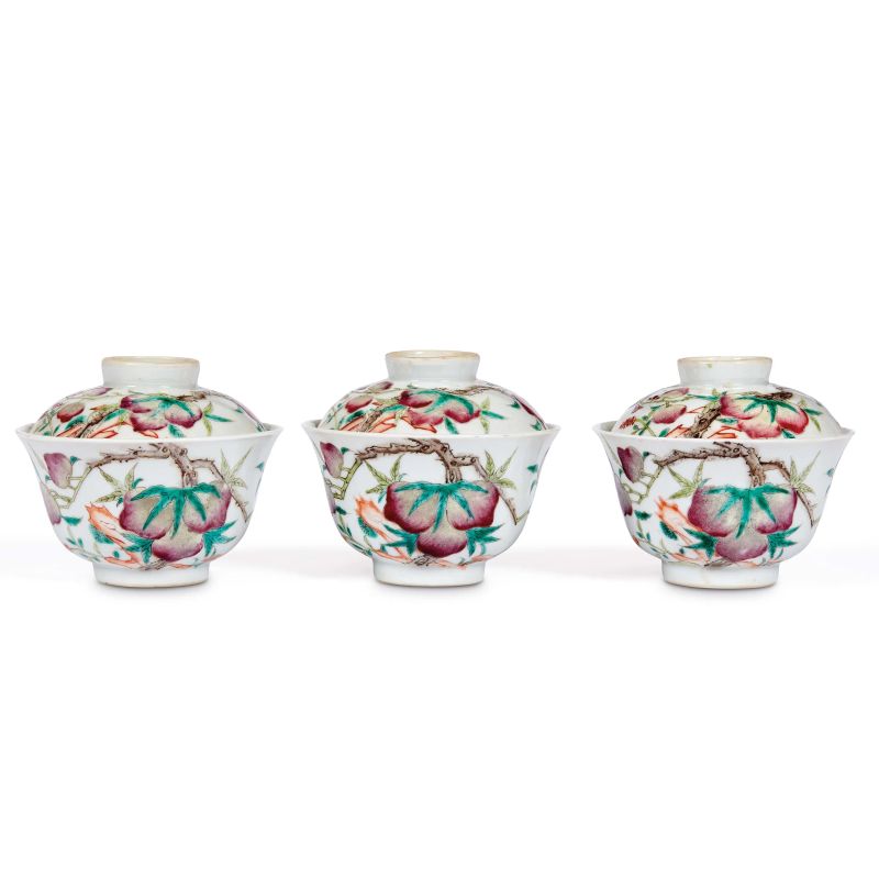 A GROUP OF THREE CUPS WITH COVERS, CHINA, REPUBLIC PERIOD, 20TH CENTURY  - Auction Asian Art | 东方艺术 - Pandolfini Casa d'Aste