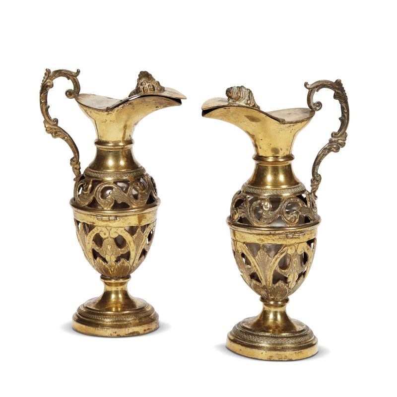 Florentine, 19th century, A pair of claret jugs, gilt bronze and glass, cm diam. base 5,5 cm  - Auction Sculptures and works of art from the middle ages to the 19th century - Pandolfini Casa d'Aste