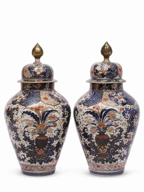 COPPIA DI VASI IMARI CON COPERCHIO, GIAPPONE, SECOLO XIX  - Auction International Decoration |  furniture and works of art - Pandolfini Casa d'Aste