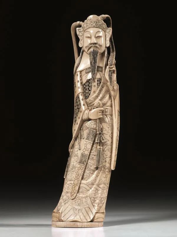  Figura Cina fine dinastia Qing (1644-1911) , in avorio raffigurante Guangong, alt. cm 34,5,  difetti   - Asta Arte Orientale - Pandolfini Casa d'Aste