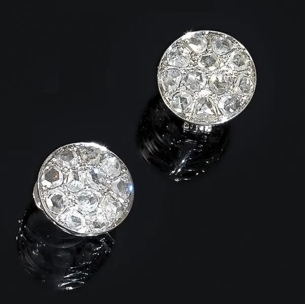 Paio di orecchini in oro bianco e diamanti  - Auction Silver, jewels, watches and coins - Pandolfini Casa d'Aste