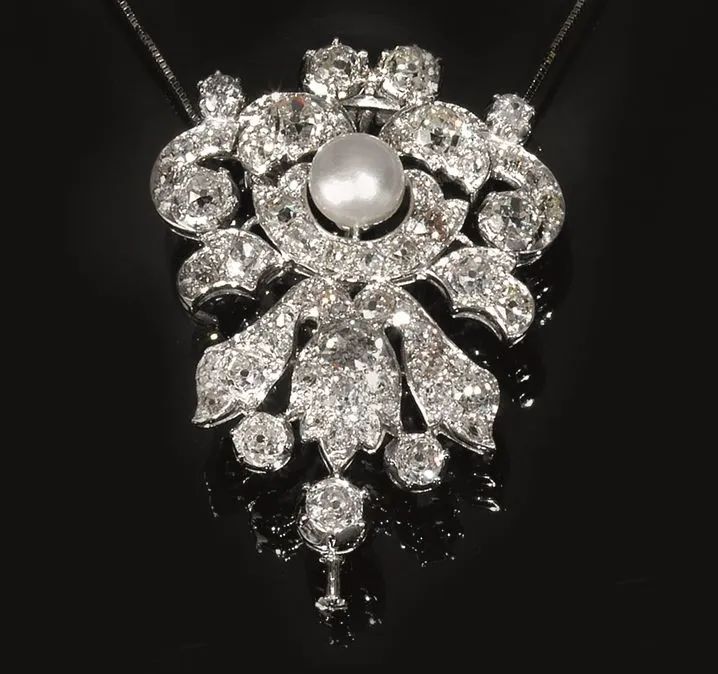 Pendente- spilla in oro bianco, perla e diamanti  - Asta Importanti Gioielli e Orologi - I - Pandolfini Casa d'Aste