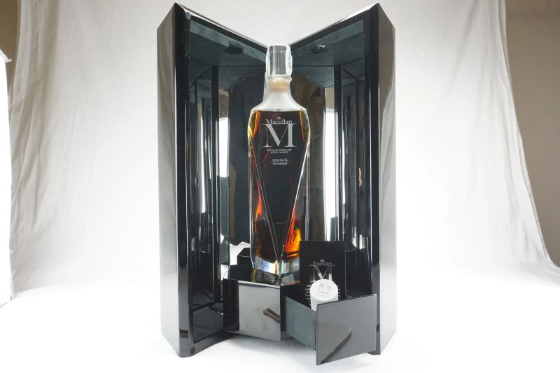 Macallan M  - Asta Dal Rosso all'Oro - Whisky e Distillati da Collezione - Pandolfini Casa d'Aste