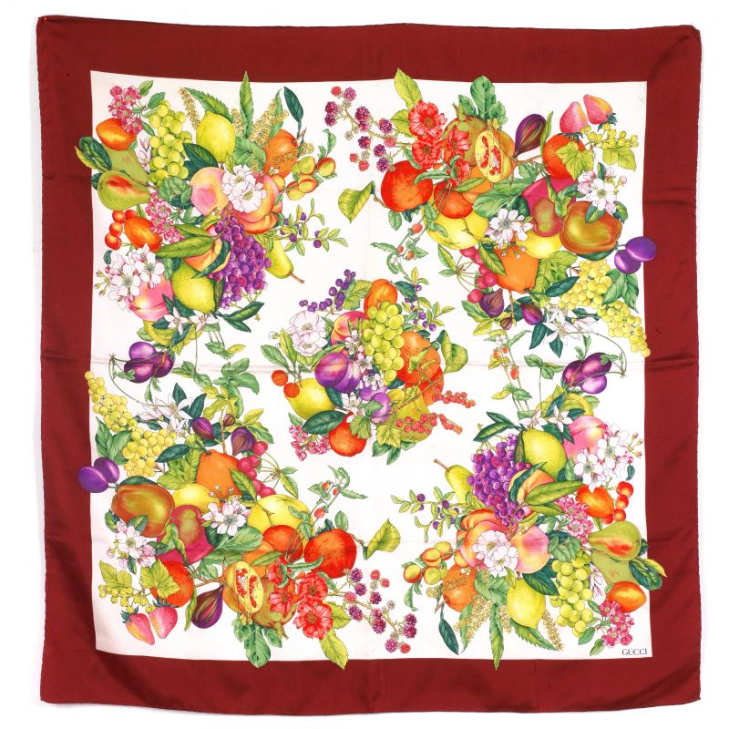 GUCCI FOULARD FRUTTA  - Asta VINTAGE: BORSE E ACCESSORI DI HERMES, LOUIS VUITTON E ALTRE GRANDI MAISON - Pandolfini Casa d'Aste