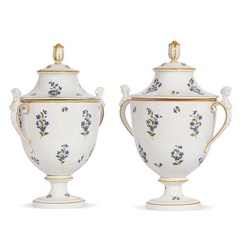 A PAIR OF GINORI VASES WITH LID, DOCCIA, EARLY 19TH CENTURY  - Auction GIOVANNI PRATESI | HOMO FABER PART II - Pandolfini Casa d'Aste