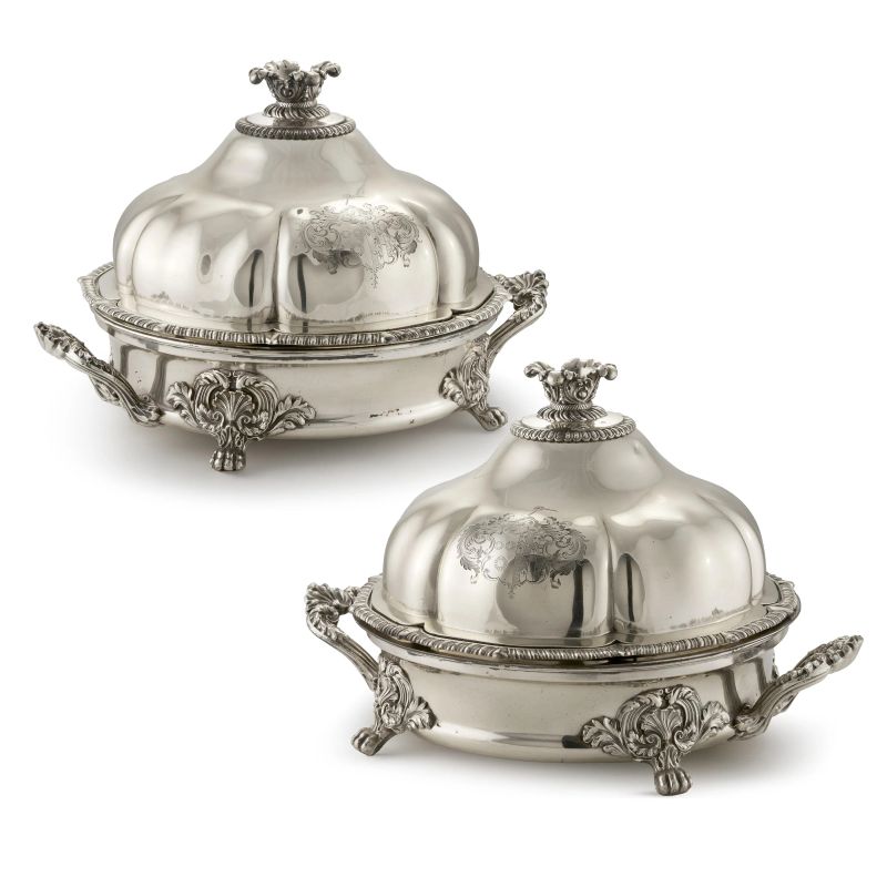 A PAIR OF OLD SHEFFIELD FOOD WARMER, ENGLAND, EARLY 19TH CENTURY, MARKS OF MATTHEW BOULTON. THE LHIDS ARE IN SILVER, LONDON, 1807, MARKS OF THOMAS ROBINS  - Auction Italian and european silvers - Pandolfini Casa d'Aste