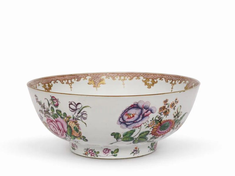 GRANDE BOWL, CINA, DINASTIA QING PERIODO QIANLONG (1736-1795)  - Auction The charm and splendour of maiolica and porcelain: the Pietro Barilla Collection and an important Roman collection - Pandolfini Casa d'Aste