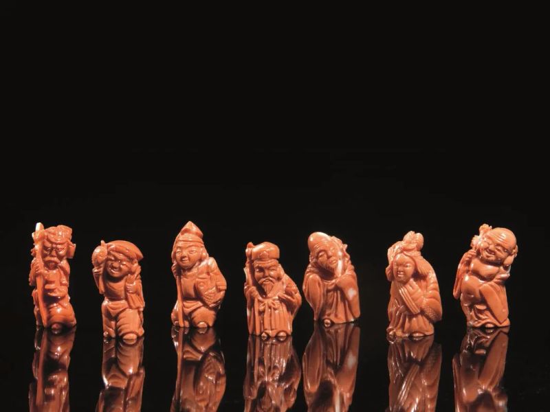  Sette piccole sculturine, Cina sec. XX,  in corallo rosso, raffigurante vari  - Auction Oriental Art - Pandolfini Casa d'Aste