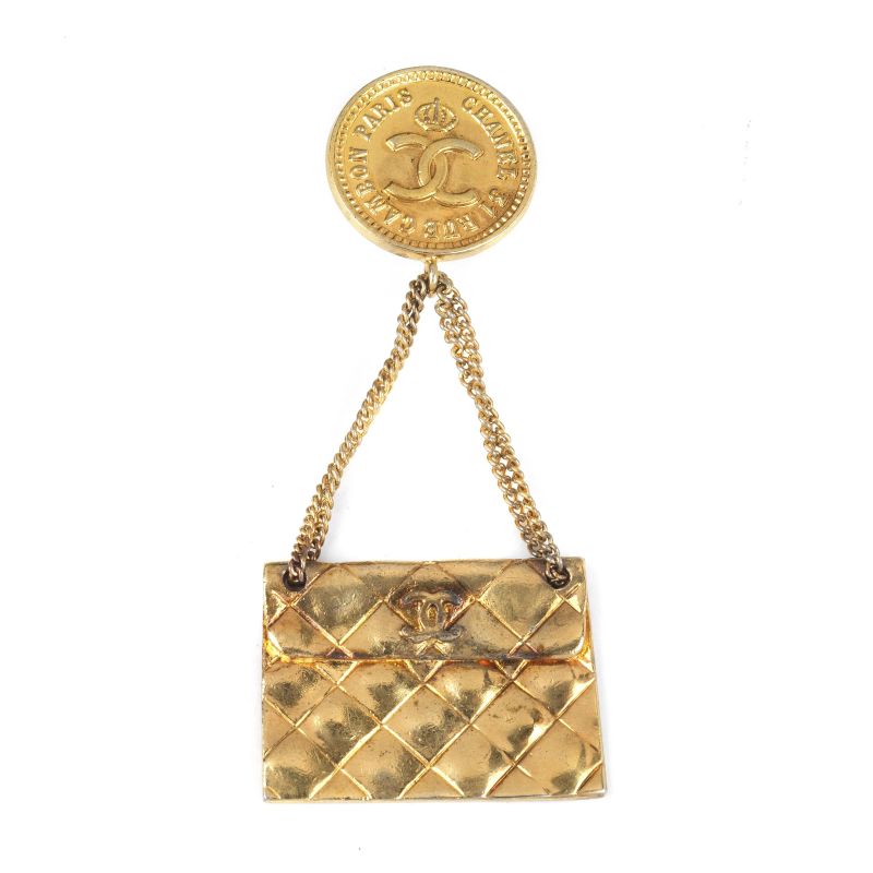 Chanel : CHANEL BAG MOTIF BROOCH  - Auction VINTAGE FASHION: HERMES, LOUIS VUITTON AND OTHER GREAT MAISON BAGS AND ACCESSORIES - Pandolfini Casa d'Aste