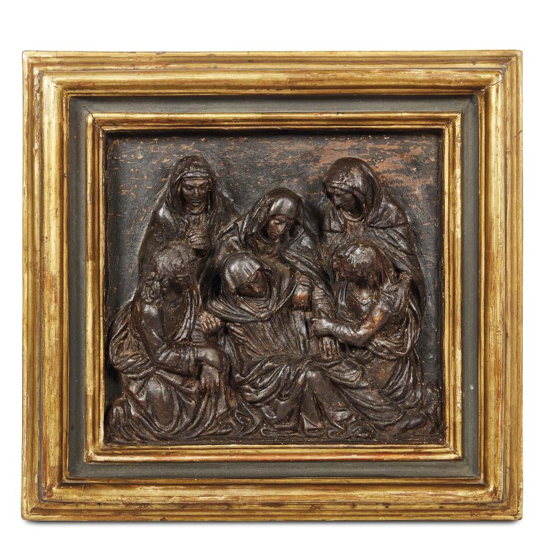 After Agnolo di Polo, Tuscan, 16   th    century, A Spasm of the Virgin, carved wood with golden frame, 33,5x35,5 cm  - Auction Sculptures and works of art from the middle ages to the 19th century - Pandolfini Casa d'Aste