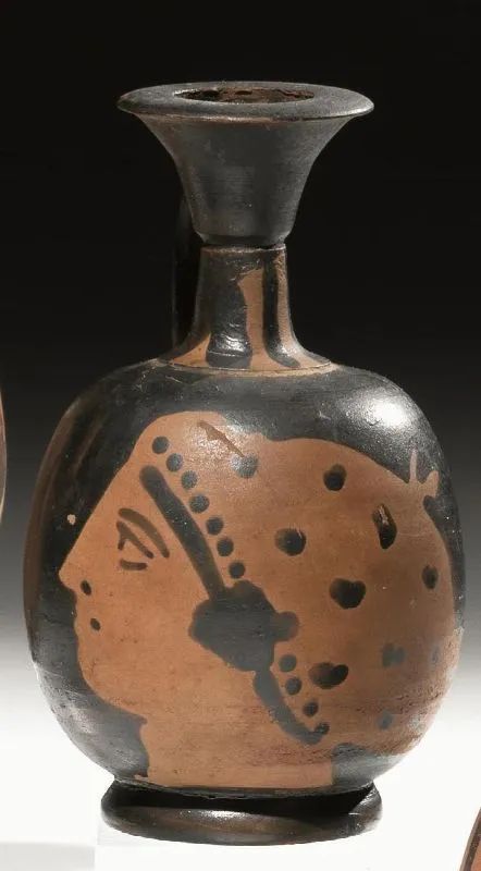 Lekythos ariballica a figure rosse&nbsp;&nbsp;&nbsp;&nbsp;&nbsp;&nbsp;&nbsp;&nbsp;&nbsp;&nbsp;&nbsp;&nbsp;&nbsp;&nbsp;&nbsp;&nbsp;&nbsp;&nbsp;&nbsp;&nbsp;&nbsp;&nbsp;&nbsp;&nbsp;&nbsp;&nbsp;&nbsp;&nbsp;&nbsp;&nbsp;&nbsp;&nbsp;&nbsp;&nbsp;&nbsp;&nbsp;&nbsp;&nbsp;&nbsp;&nbsp;  - Asta Reperti Archeologici - Pandolfini Casa d'Aste