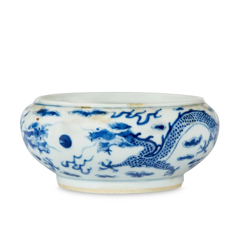 



CIOTOLA IN PORCELLANA BIANCO BLU, XX SECOLO  - Asta  Arte Orientale | 东方艺术 - Pandolfini Casa d'Aste