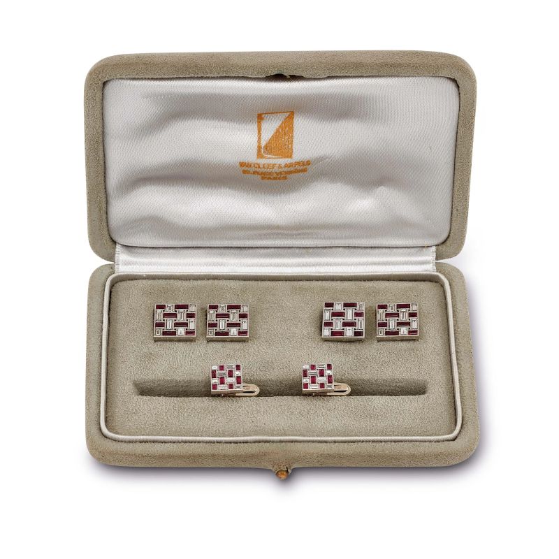 Van Cleef &amp; Arpels : 



VAN CLEEF &amp; ARPELS SET DA SPARATO CON RUBINI E DIAMANTI  - Asta GIOIELLI - Pandolfini Casa d'Aste