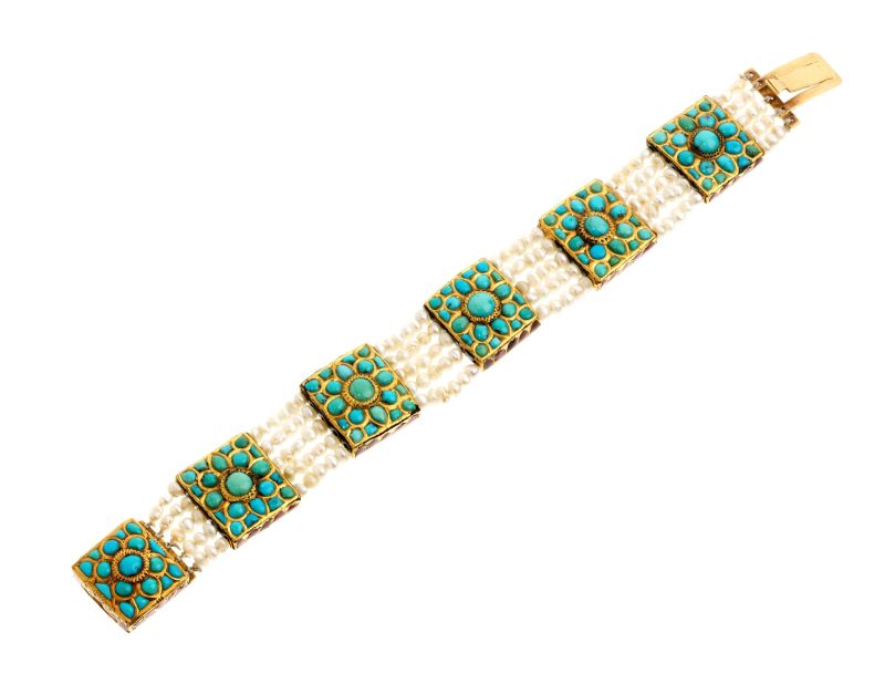 BRACCIALE STILE INDIANO IN METALLO DORATO CON PERLE SMALTI E TURCHESI  - Auction Jewels, watches, pens and silver - Pandolfini Casa d'Aste