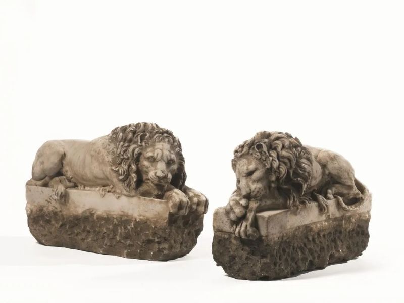 Coppia di leoncini accucciati, sec. XIX, in marmo bianco, cm 28x11x20 (2)  - Auction European Furniture - Pandolfini Casa d'Aste