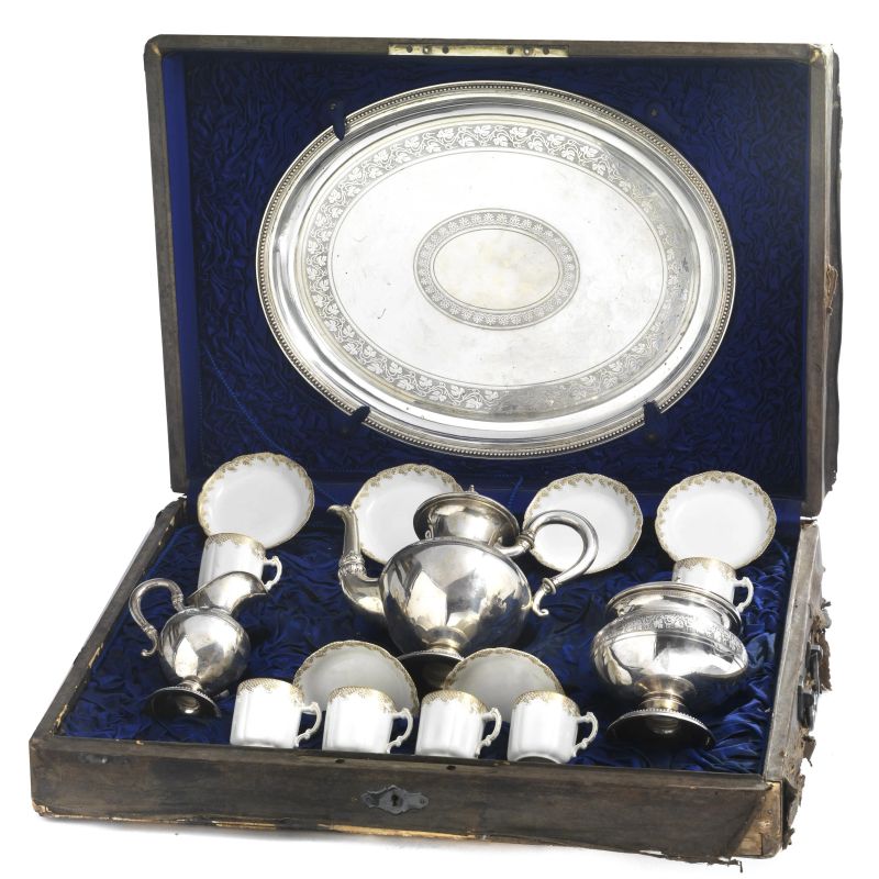A SILVER TEA SERVICE WITH SIX PORCELAIN COFFEE CUP, END OF 19TH CENTURY, BEGINNING OF  20TH CENTURY  - Auction TIME AUCTION | ITALIAN AND EUROPEAN SILVER - Pandolfini Casa d'Aste
