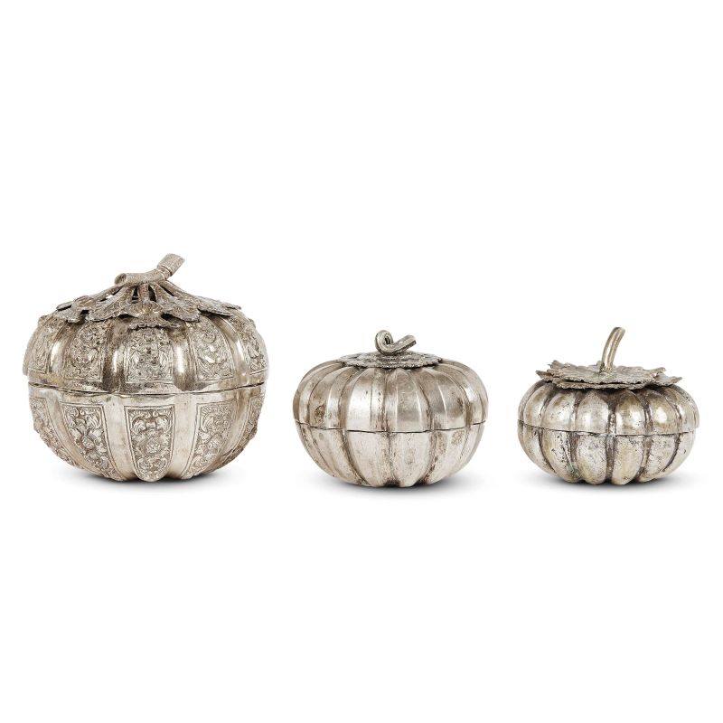 A SET OF SILVER BOXES IN THE SHAPE OF PUMPKINS, CHINA, 19TH CENTURY  - Asta Arte Orientale  东方艺术 - Pandolfini Casa d'Aste