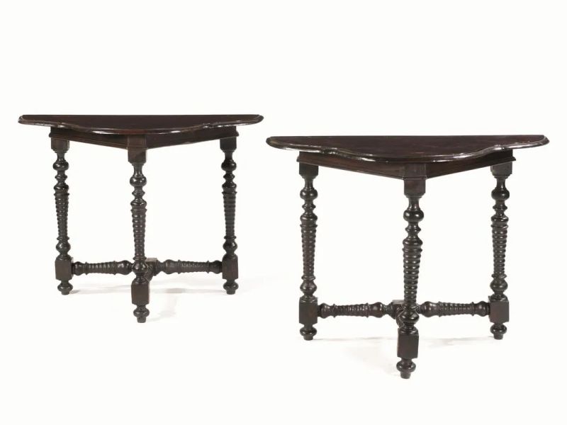 Coppia di tavoli a muro, Emilia, inizi sec. XVIII, in noce a patina scura,  - Auction European Furniture and Works of Art - Pandolfini Casa d'Aste