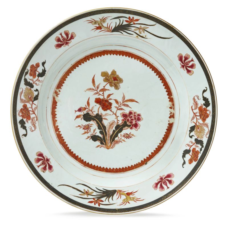 



A FENHONGCAI AND GILT PORCELAIN PLATE, CHINA, QING DYNASTY, SEC. XVIII  - Auction Asian Art | 东方艺术 - Pandolfini Casa d'Aste