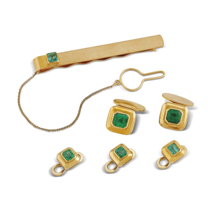 EMERALD TUXEDO SET AND A TIE CLIP IN 18KT YELLOW GOLD  - Auction JEWELS - Pandolfini Casa d'Aste
