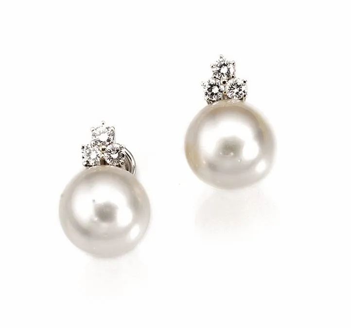 Paio di orecchini in oro bianco, perle e diamanti  - Asta Importanti Gioielli e Orologi - I - Pandolfini Casa d'Aste