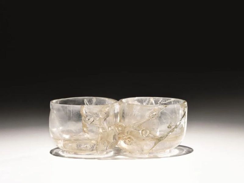 Doppio lava pennelli, Cina inizi sec. XX, in cristallo di rocca, formato da due vaschette avvolte da rami fioriti, cm 6x16,5  - Auction Asian Art - Pandolfini Casa d'Aste