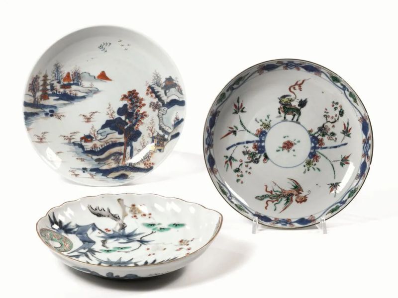  Piatto Giappone sec. XIX,  in porcellana policroma, di forma sagomata, lung. cm 22  - Auction Oriental Art - Pandolfini Casa d'Aste