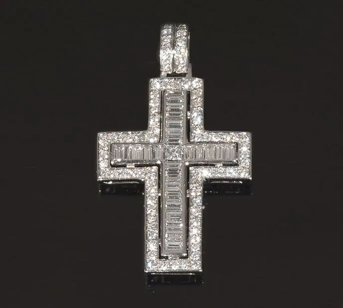 Croce-pendente in oro bianco e diamanti  - Auction Important Jewels and Watches - I - Pandolfini Casa d'Aste