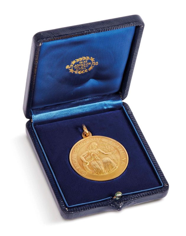      TRE MEDAGLIE D’ORO DELLA BANCA POPOLARE VICENTINA  - Auction ONLINE AUCTION | AUREA. ITALIAN AND FOREIGN GOLD COINS AND MEDALS - Pandolfini Casa d'Aste