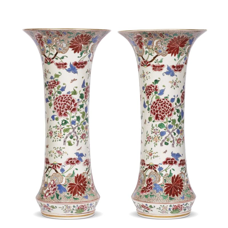 A PAIR OF FRENCH VASES, SAMSON MANUFACTORY, EARLY 19TH CENTURY  - Auction INTERNATIONAL FINE ART AND AN IMPORTANT COLLECTION OF PENDULES “AU BON SAUVAGE” - Pandolfini Casa d'Aste