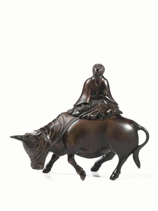  Scultura, Giappone, period Meiji(1852-1912) , in bronzo raffigurante un toro con saggio, alt. cm 21  - Asta Arte Orientale - Pandolfini Casa d'Aste