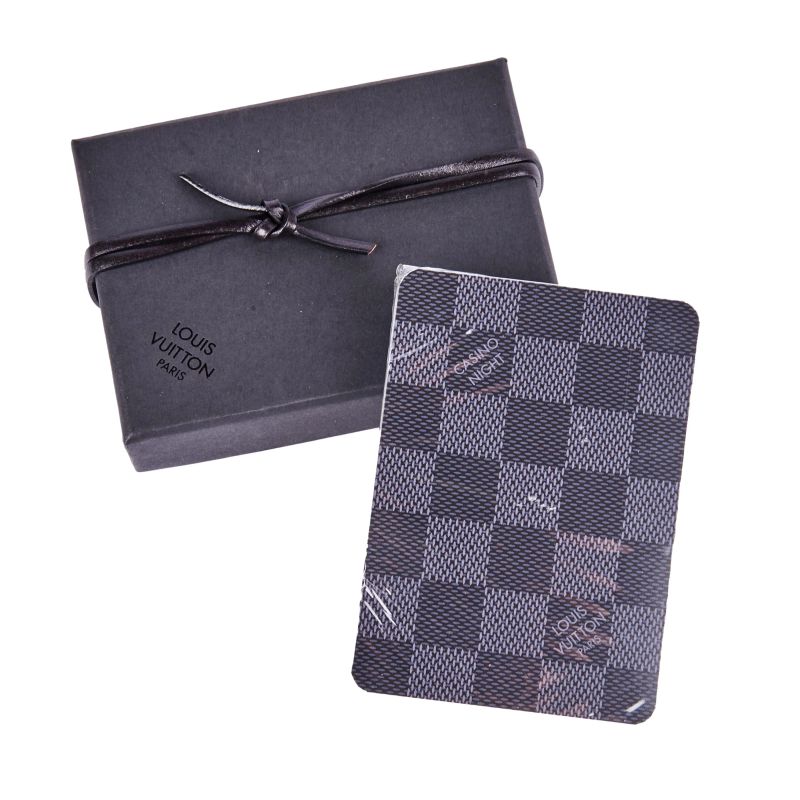 



LOUIS VUITTON CARTE DA GIOCO  - Asta VINTAGE: BORSE E ACCESSORI DI HERMES, LOUIS VUITTON E ALTRE GRANDI MAISON - Pandolfini Casa d'Aste