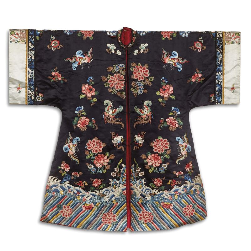 



AN IMPERIAL EMBROIDERED SILK ROBE, CHINA, QING DYNASTY, 19TH CENTURY  - Auction Asian Art  东方艺术 - Pandolfini Casa d'Aste