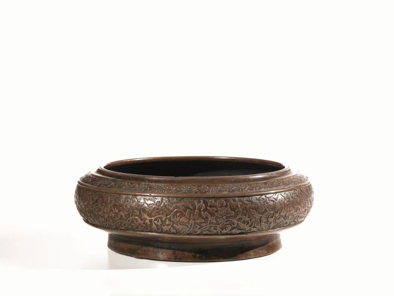 Incensiere Cina sec. XVIII-XIX, in bronzo cesellato a motivi vegetali, diam cm 29  - Asta Arte Orientale - Pandolfini Casa d'Aste