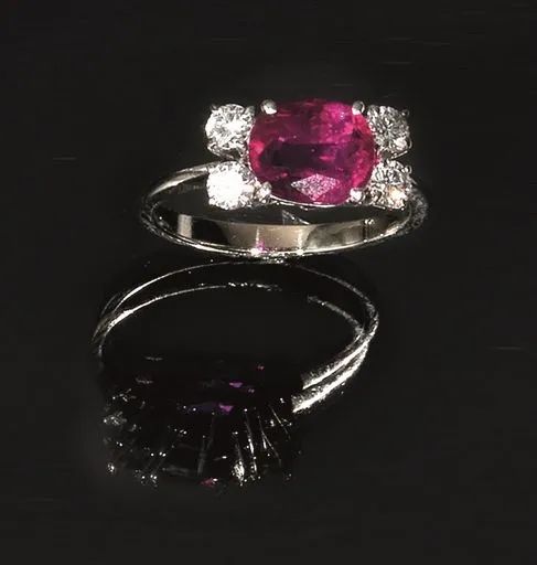 Anello in oro bianco, rubino e diamanti, con certificato gemmologico  - Auction Important Jewels and Watches - I - Pandolfini Casa d'Aste