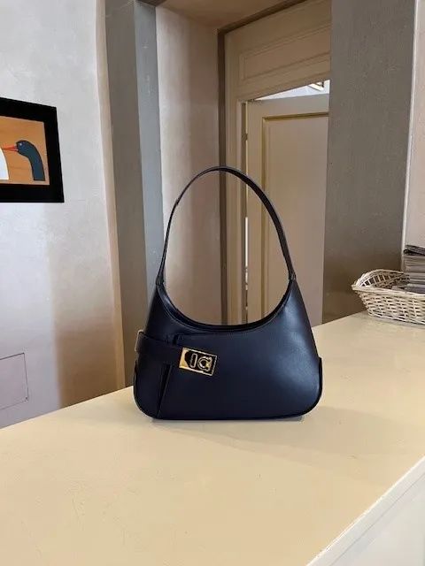 FERRAGAMO   - Asta AIRC - Pandolfini Casa d'Aste