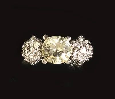 DIAMANTE TAGLIO BRILLANTE CON MONTATURA IN ORO BIANCO, ORO GIALLO E DIAMANTI  - Auction Fine Jewels and Watches - Pandolfini Casa d'Aste