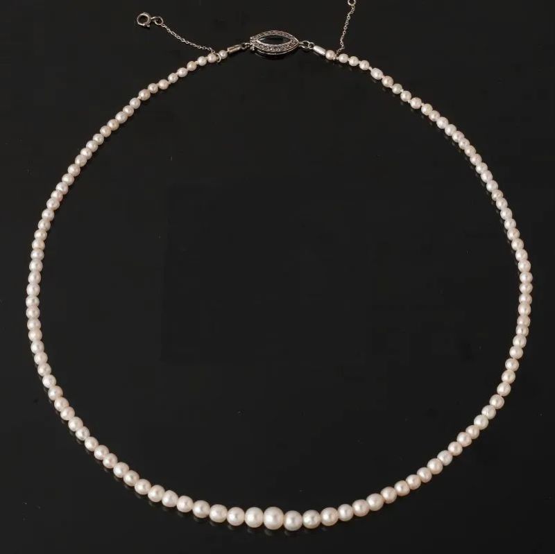 Collana in oro bianco, perle naturali, zaffiro e diamanti  - Auction Silver, jewels, watches and coins - Pandolfini Casa d'Aste
