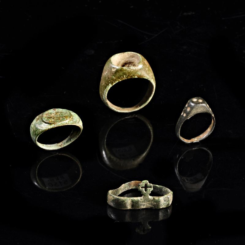 



GRUPPO DI ANELLI  - Auction ARCHAEOLOGY - Pandolfini Casa d'Aste