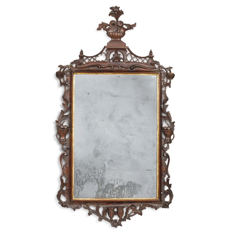 A VENETIAN MIRROR, LATE 18TH CENTURY  - Auction FURNITURE, OBJECTS OF ART AND SCULPTURES FROM PRIVATE COLLECTIONS - Pandolfini Casa d'Aste