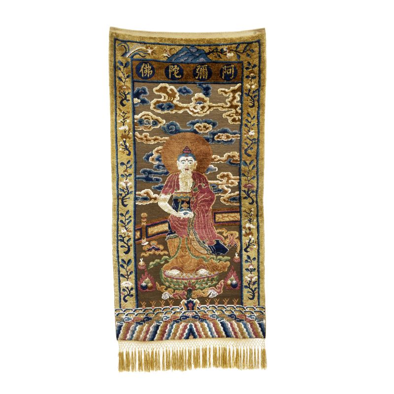 



A WOOLEN CARPET WITH AMITABHA, CHINA, LATE QING DYNASTY  - Auction Asian Art | 东方艺术 - Pandolfini Casa d'Aste