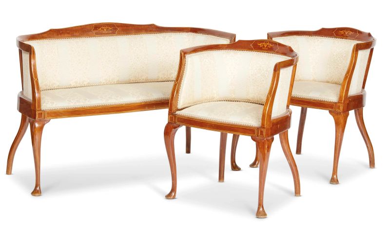      UN DIVANO E DUE POLTRONE DI GUSTO BIEDERMEIER   - Auction Online Auction | Furniture and Works of Art from Veneta proprietY - PART TWO - Pandolfini Casa d'Aste