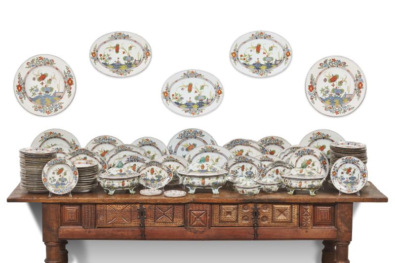 A FAENZA TABLE ASSORTMENT, FERNIANI MANUFACTURY, SECOND HALF 18TH CENTURY  - Auction FURNITURE, OBJECTS OF ART AND SCULPTURES FROM PRIVATE COLLECTIONS - Pandolfini Casa d'Aste