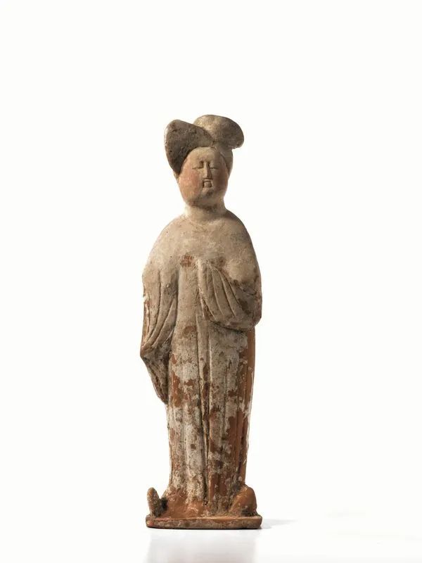 Fat Lady, Cina dinastia Tang, (618-906), in terracotta, con tracce di policromia, alt, cm 37,5  - Auction Oriental Art - Pandolfini Casa d'Aste
