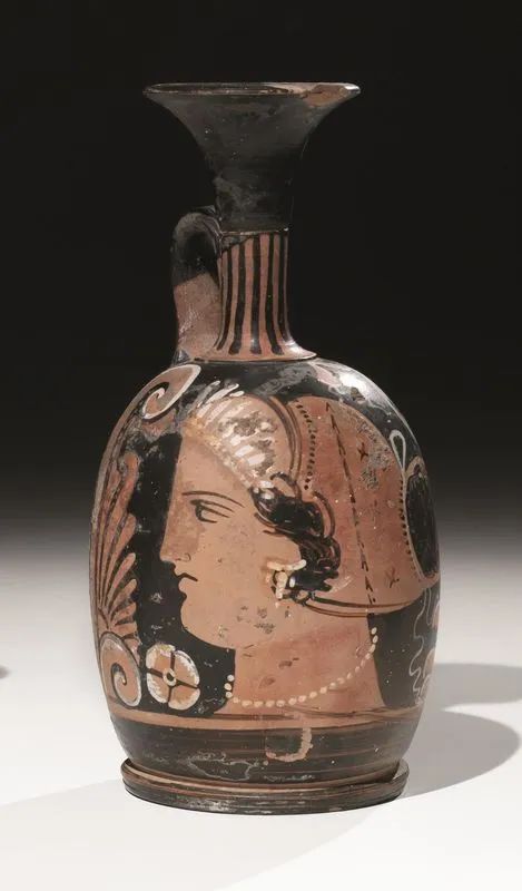 Lekythos apula a figure rosse&nbsp;&nbsp;&nbsp;&nbsp;&nbsp;&nbsp;&nbsp;&nbsp;&nbsp;&nbsp;&nbsp;&nbsp;&nbsp;&nbsp;&nbsp;&nbsp;&nbsp;&nbsp;&nbsp;&nbsp;&nbsp;&nbsp;&nbsp;&nbsp;&nbsp;&nbsp;&nbsp;&nbsp;&nbsp;&nbsp;&nbsp;&nbsp;&nbsp;&nbsp;&nbsp;&nbsp;&nbsp;&nbsp;&nbsp;&nbsp;&nbsp;&nbsp;&nbsp;&nbsp;&nbsp;  - Auction Antiquities - Pandolfini Casa d'Aste