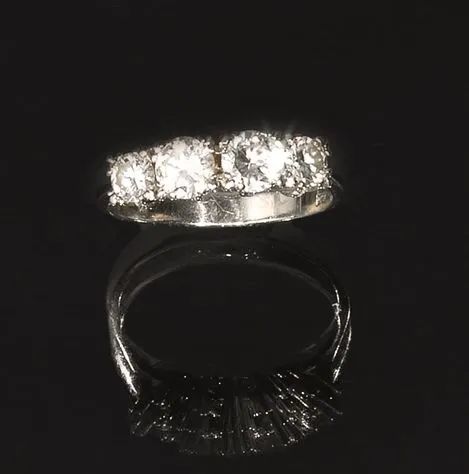 Anello in oro bianco&nbsp; e diamanti  - Auction Important Jewels and Watches - I - Pandolfini Casa d'Aste