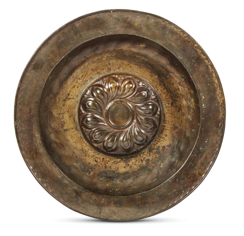 Northern Italian, 17th century, a large dish, bronze, diam. 47,3 cm  - Auction PLAQUETS, MEDALS, BRONZETS - Pandolfini Casa d'Aste