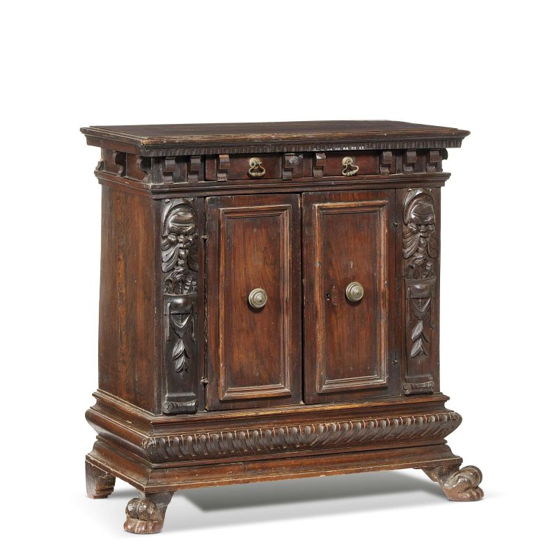 A SMALL TUSCAN SIDEBOARD, 17TH CENTURY  - Auction FURNITURE AND WORKS OF ART FROM PRIVATE COLLECTIONS - Pandolfini Casa d'Aste
